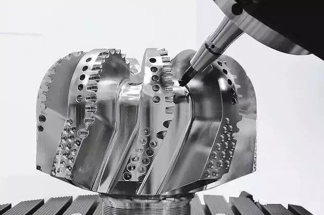 如何有效提高注塑模具加工精度的方法？